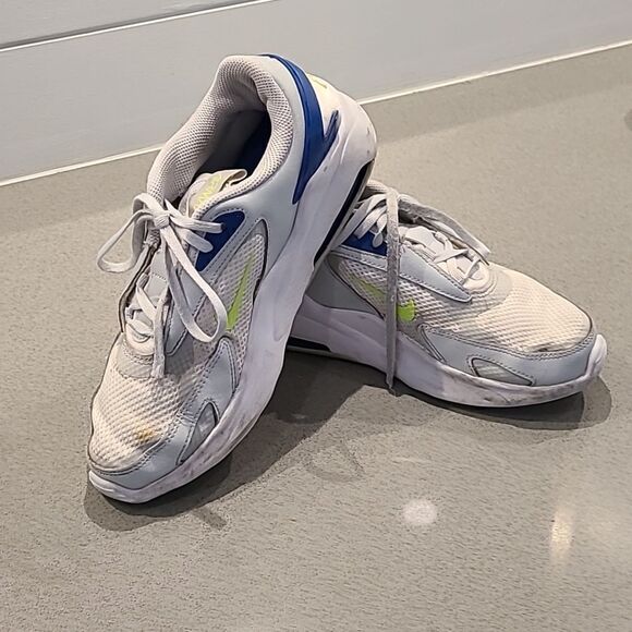Nike Air Max   - Picture 1 of 8